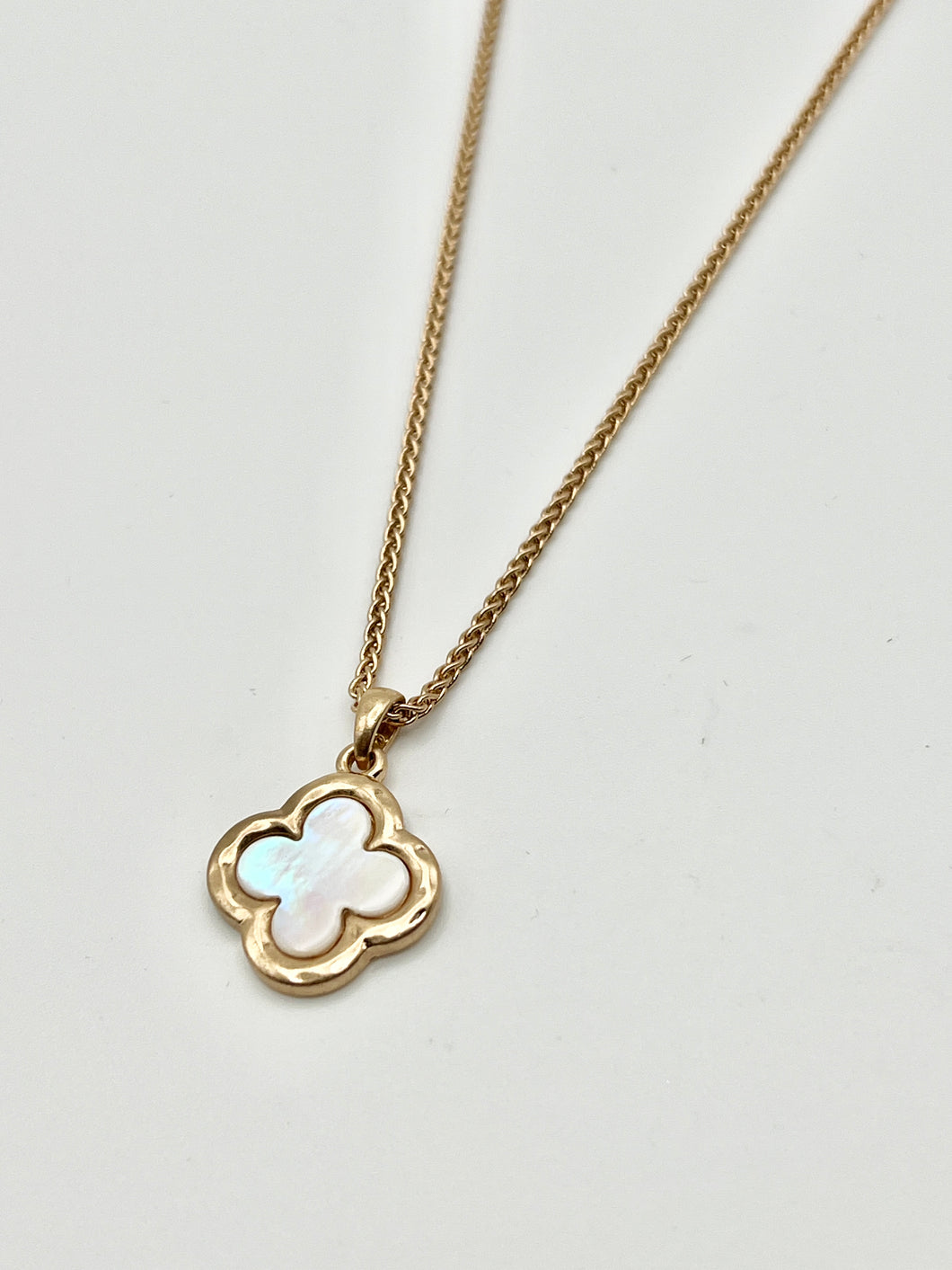 Mother of Pearl Clover Pendant Necklace with Gold Spiga Chain