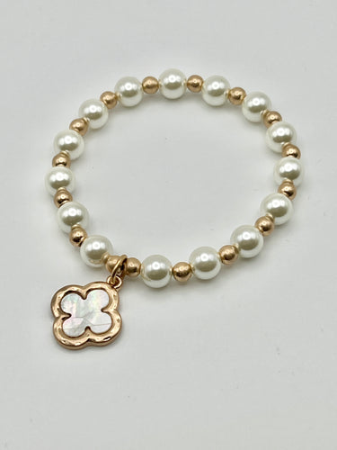 Mother of Pearl Clover Charm with Pearl and Gold Beads Stretch Bracelet
