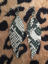 BEIGE SNAKE SKIN STYLE FAUX LEATHER FEATHER EARRINGS